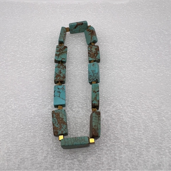 Turquoise with gold tone spacer beads stretch cord bracelet - Picture 3 of 8